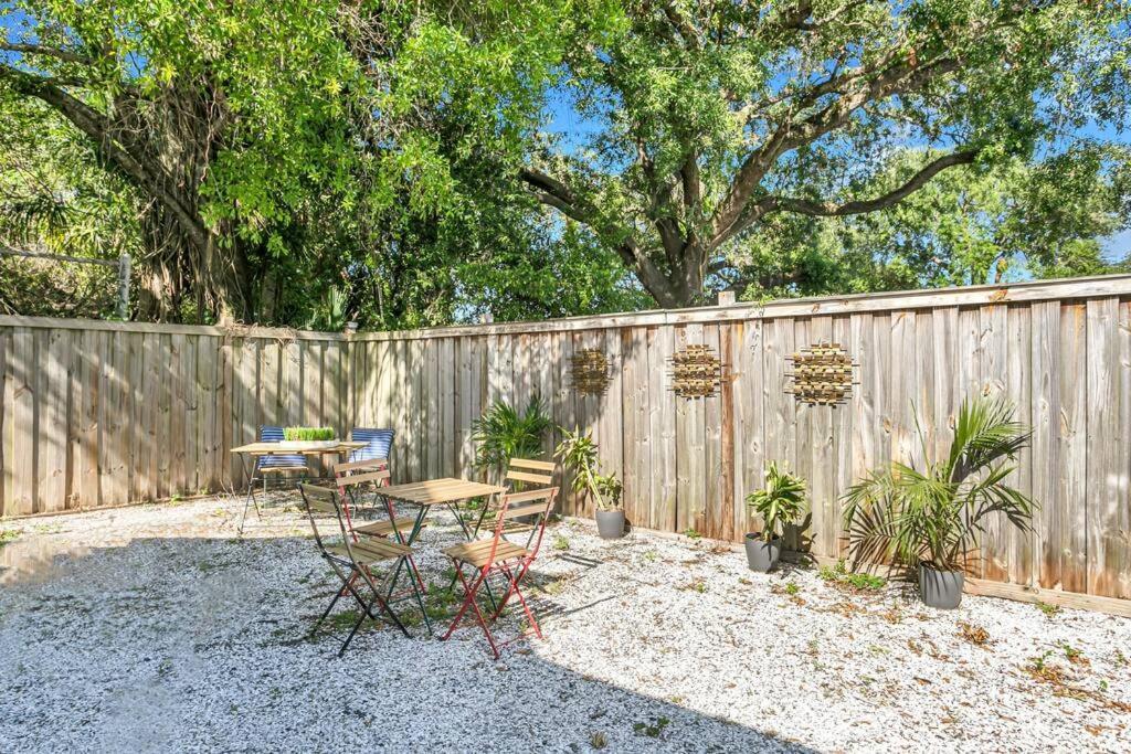 Friends Airbnb Themed 2Bed 2Bath Walkable To All Of Ybor Tampa Exterior photo