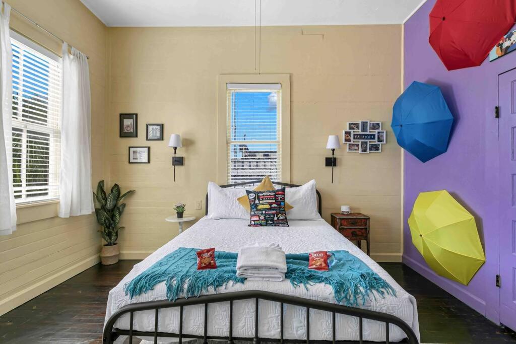 Friends Airbnb Themed 2Bed 2Bath Walkable To All Of Ybor Tampa Exterior photo